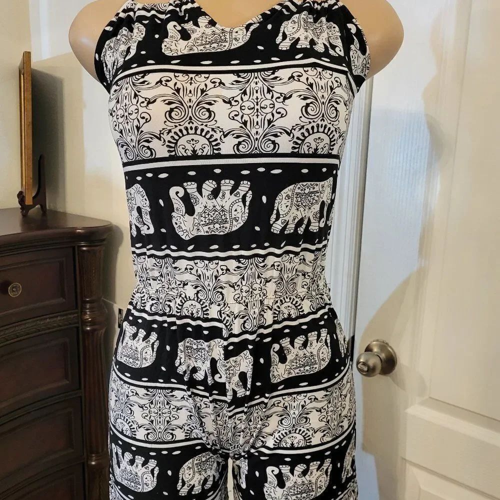 BLACK/WHITE CASUAL ROMPER  - Picture 6 of 13